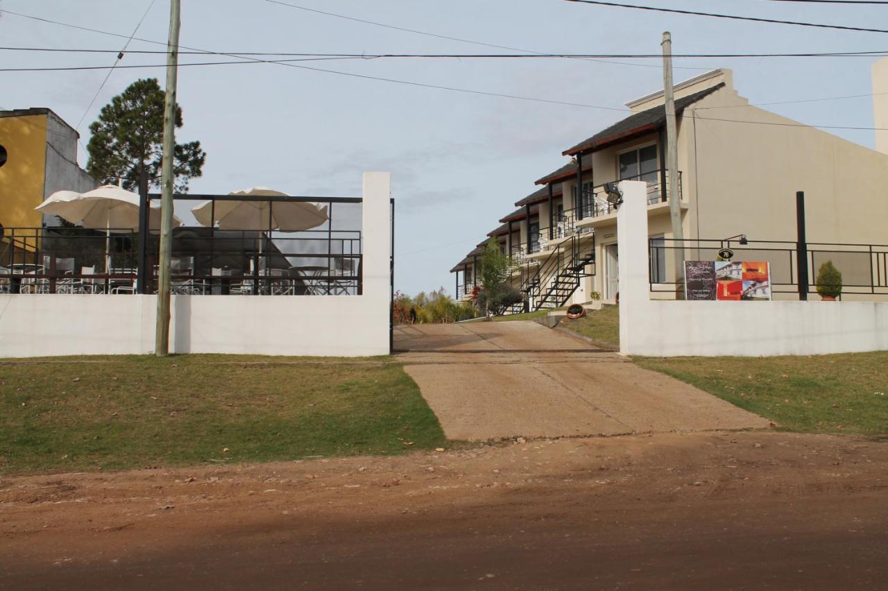 Brisas Del Lago Apartamentos Colón Esterno foto