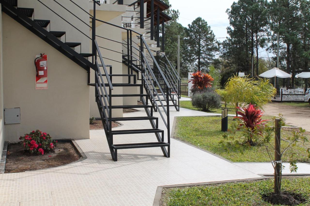 Brisas Del Lago Apartamentos Colón Esterno foto