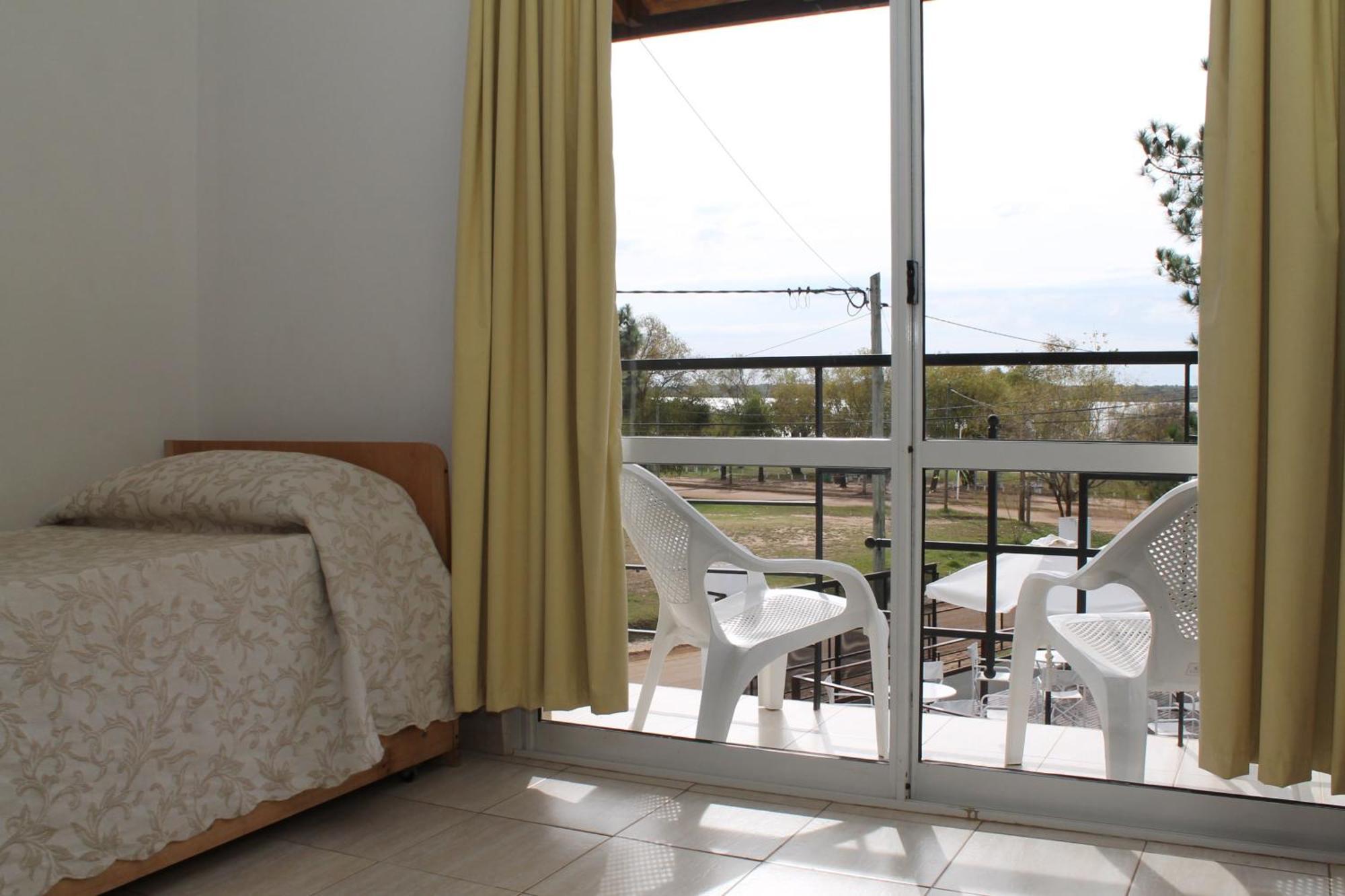 Brisas Del Lago Apartamentos Colón Esterno foto