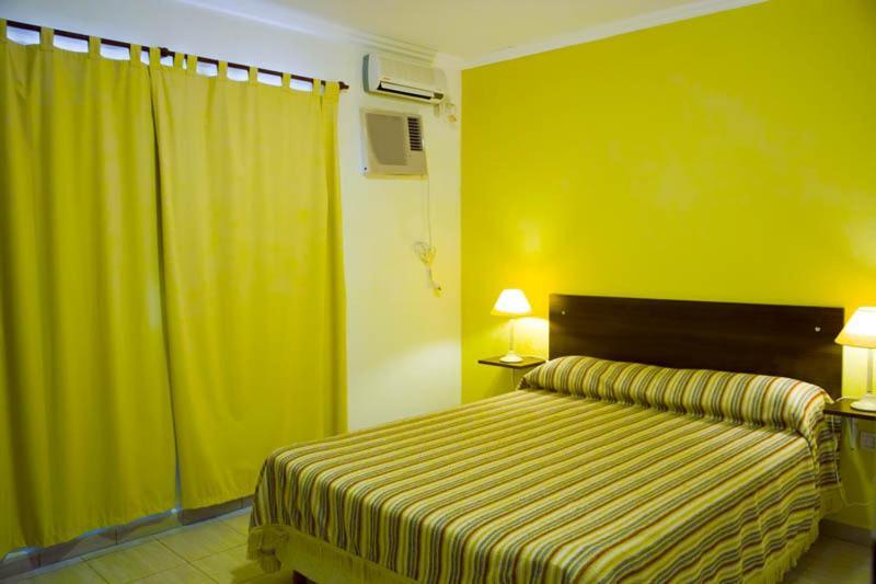 Brisas Del Lago Apartamentos Colón Esterno foto