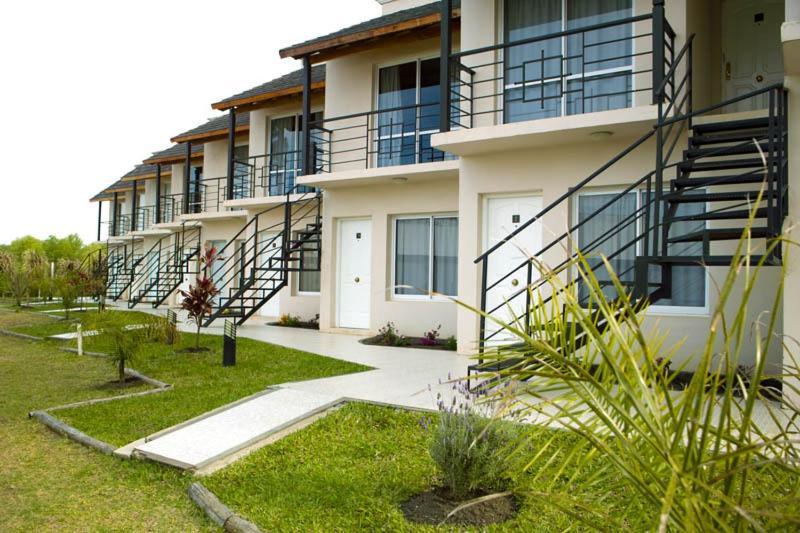 Brisas Del Lago Apartamentos Colón Esterno foto