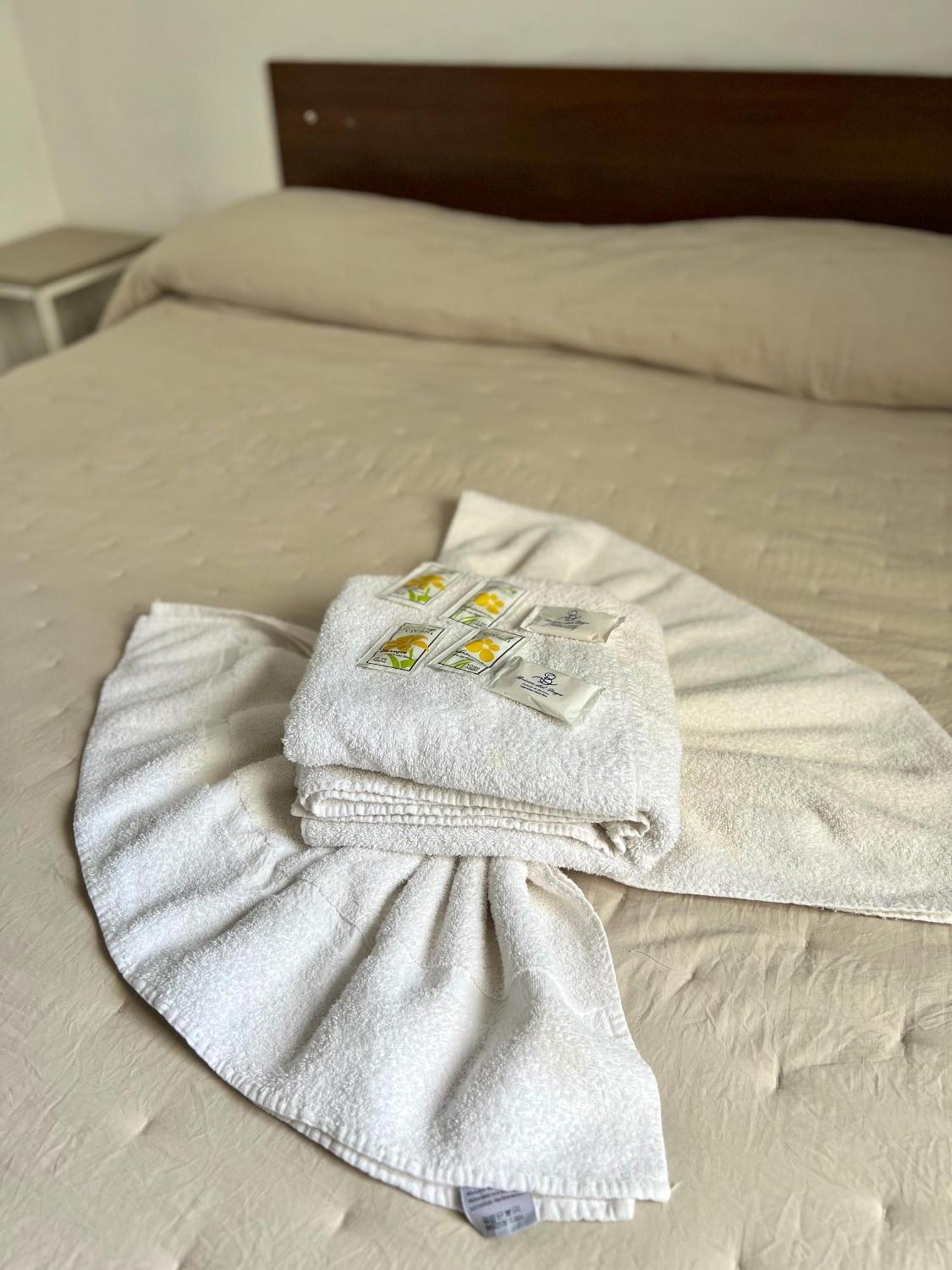 Brisas Del Lago Apartamentos Colón Esterno foto